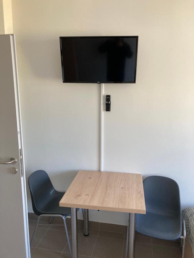 Hostel Przy Stadionie ヤヴォジュノ エクステリア 写真