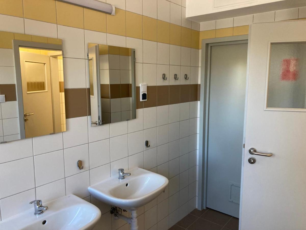 Hostel Przy Stadionie ヤヴォジュノ エクステリア 写真