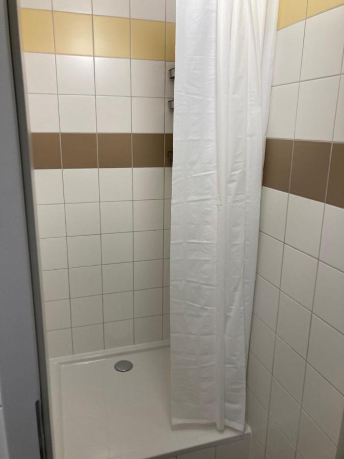 Hostel Przy Stadionie ヤヴォジュノ エクステリア 写真