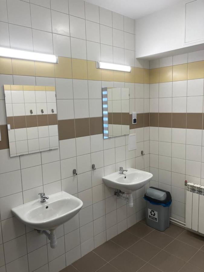 Hostel Przy Stadionie ヤヴォジュノ エクステリア 写真